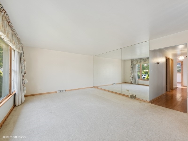 7647 W Devon Avenue, Chicago, IL 60631