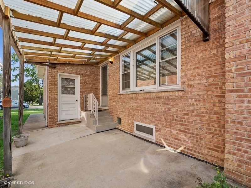 7647 W Devon Avenue, Chicago, IL 60631