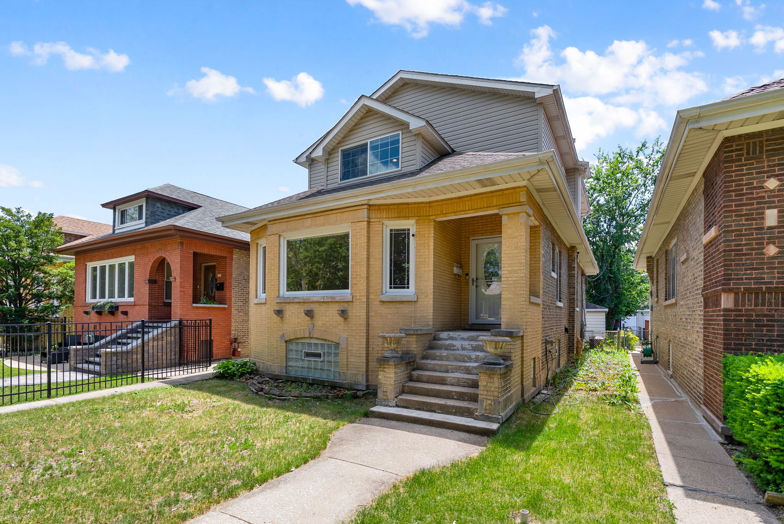 5121 W Newport Avenue, Chicago, IL 60641