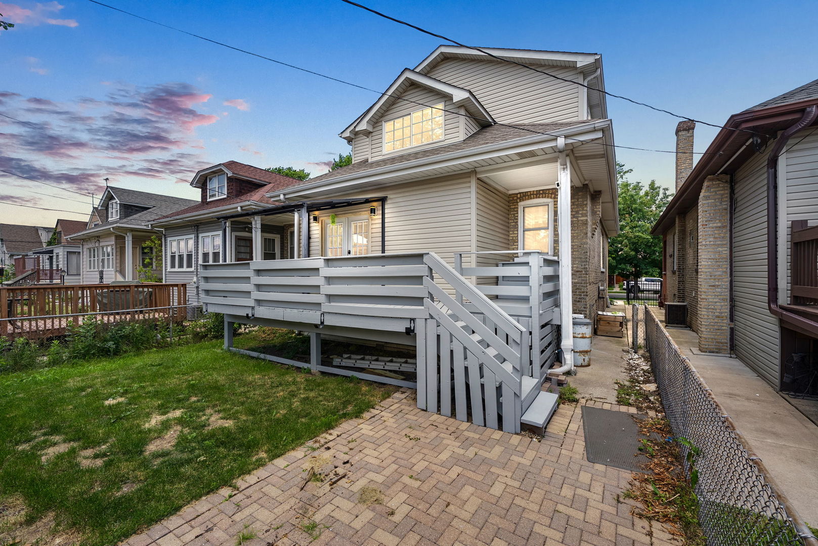 5121 W Newport Avenue, Chicago, IL 60641