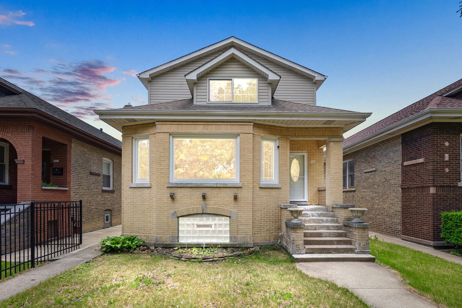 5121 W Newport Avenue, Chicago, IL 60641