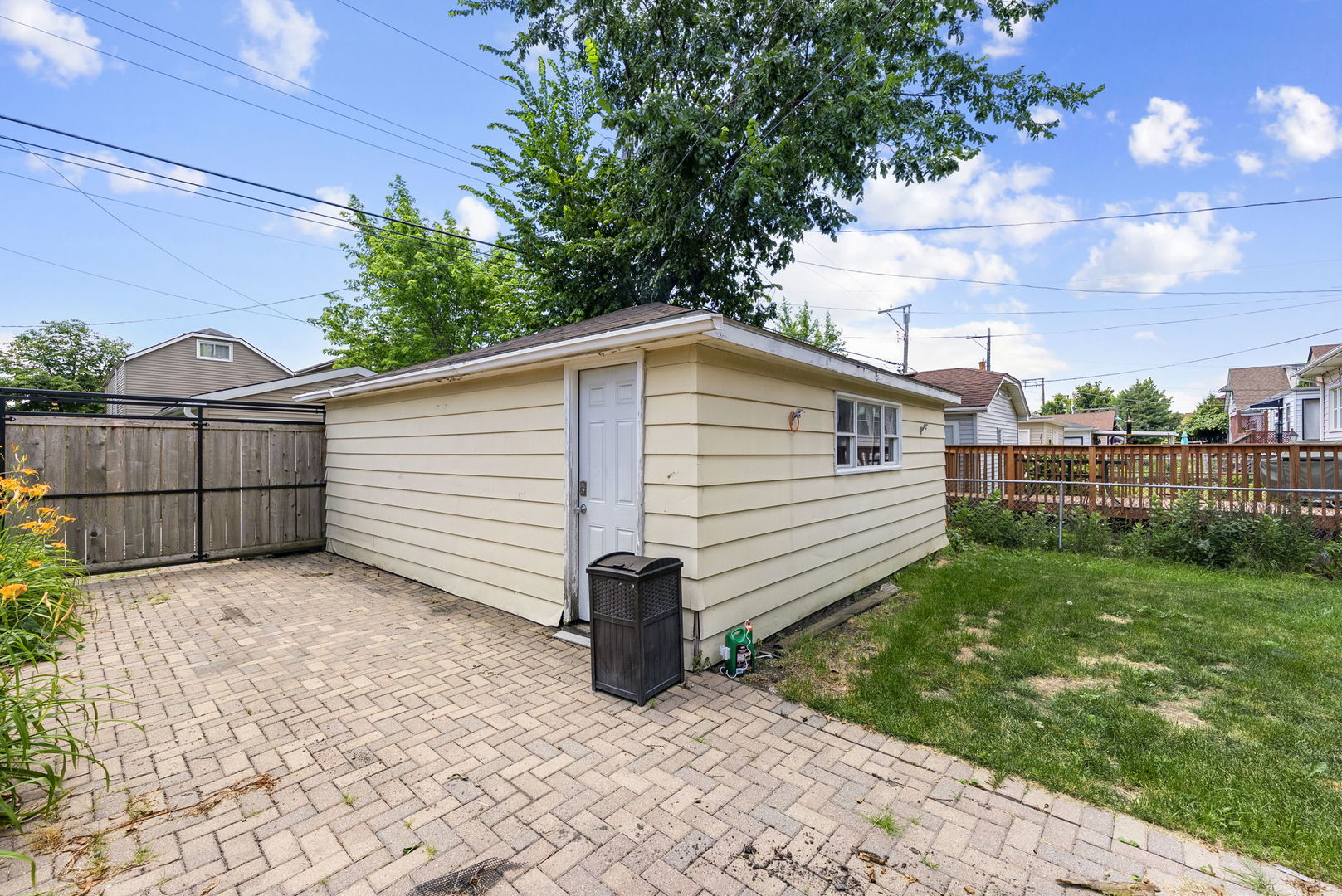 5121 W Newport Avenue, Chicago, IL 60641