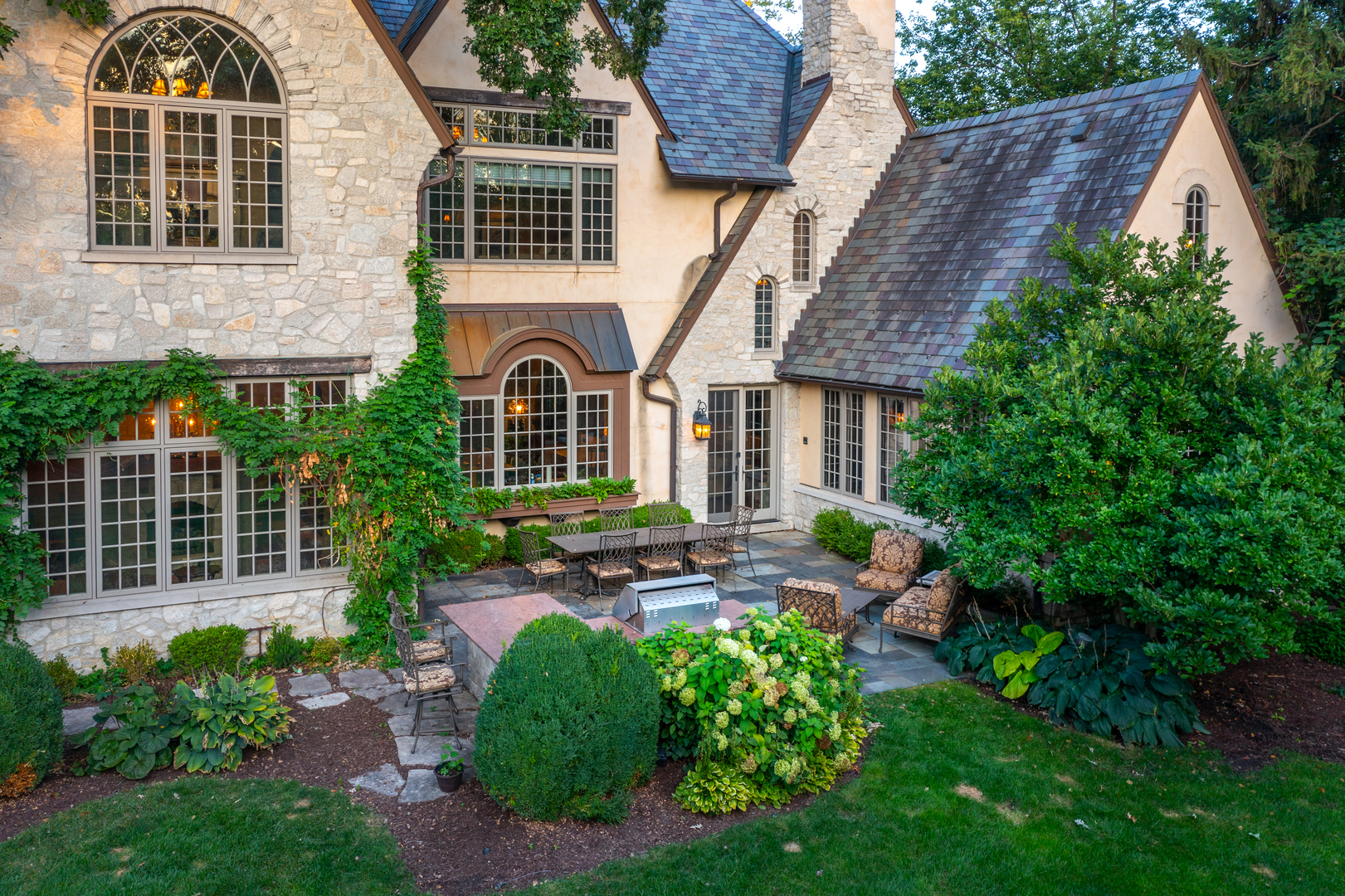 21 Forest Avenue, Naperville, IL 60540