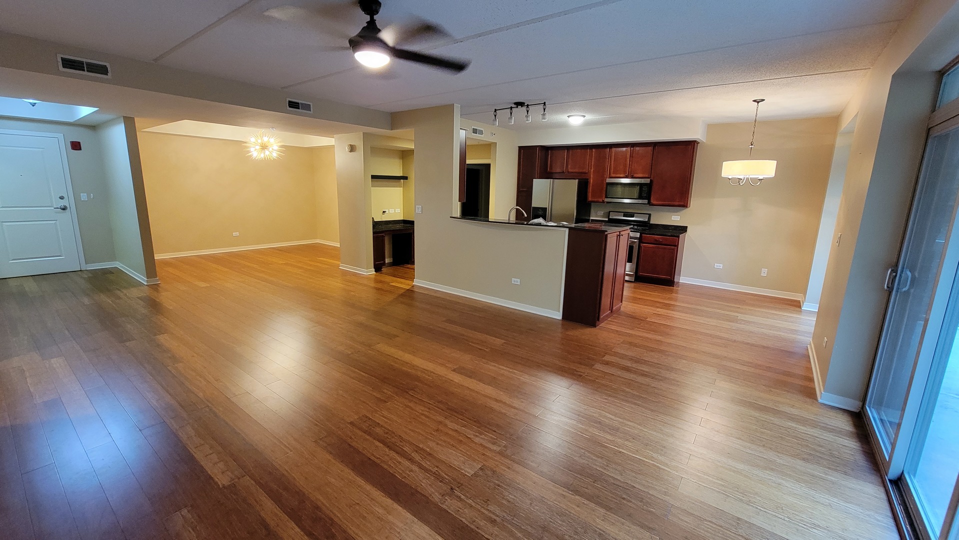 425 Benjamin Drive #206, Vernon Hills, IL 60061