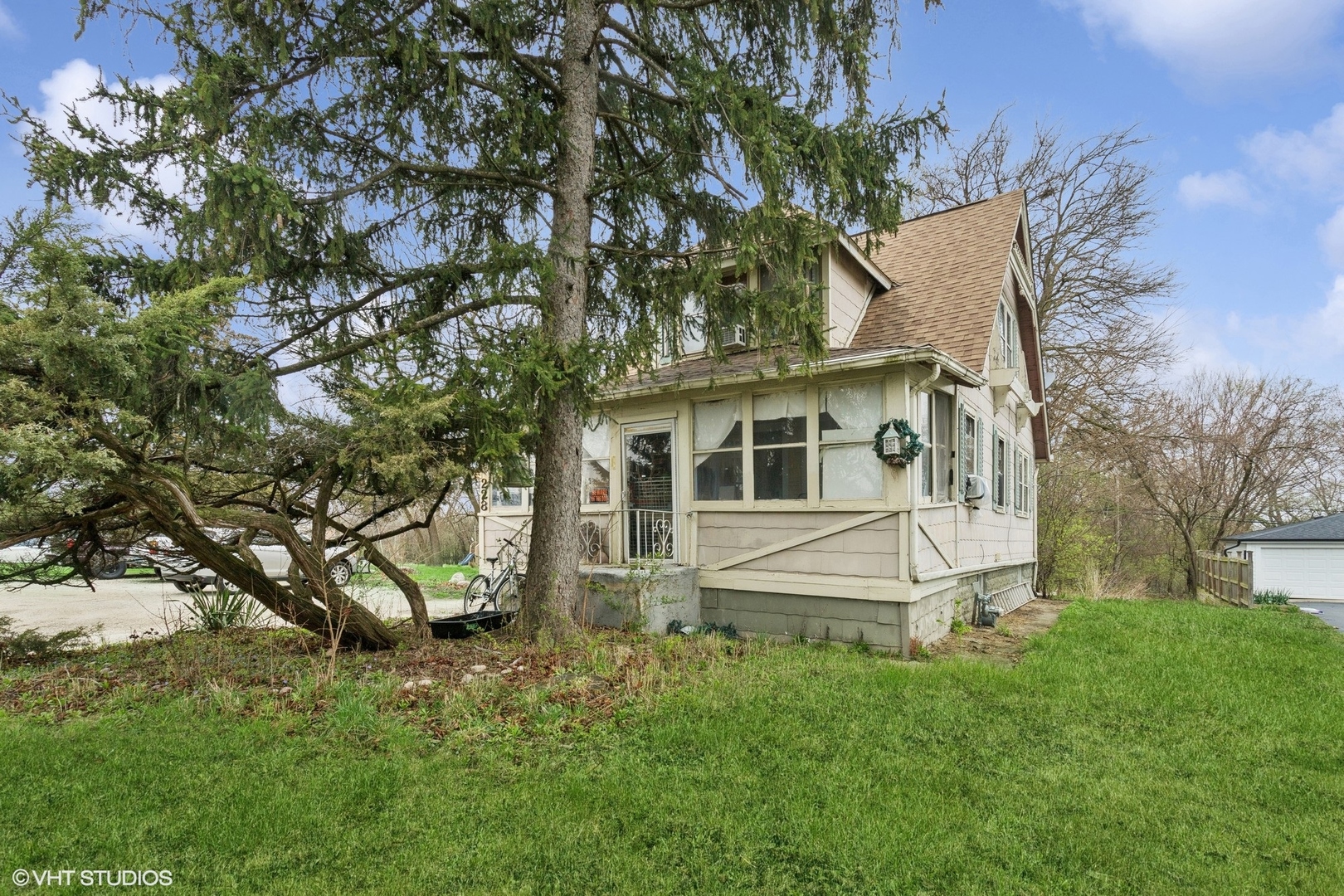 228 E 55th Street, Westmont, IL 60559