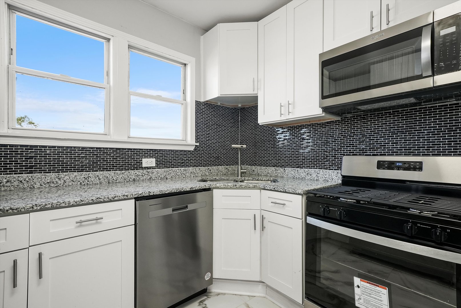5242 W Division Street, Chicago, IL 60651
