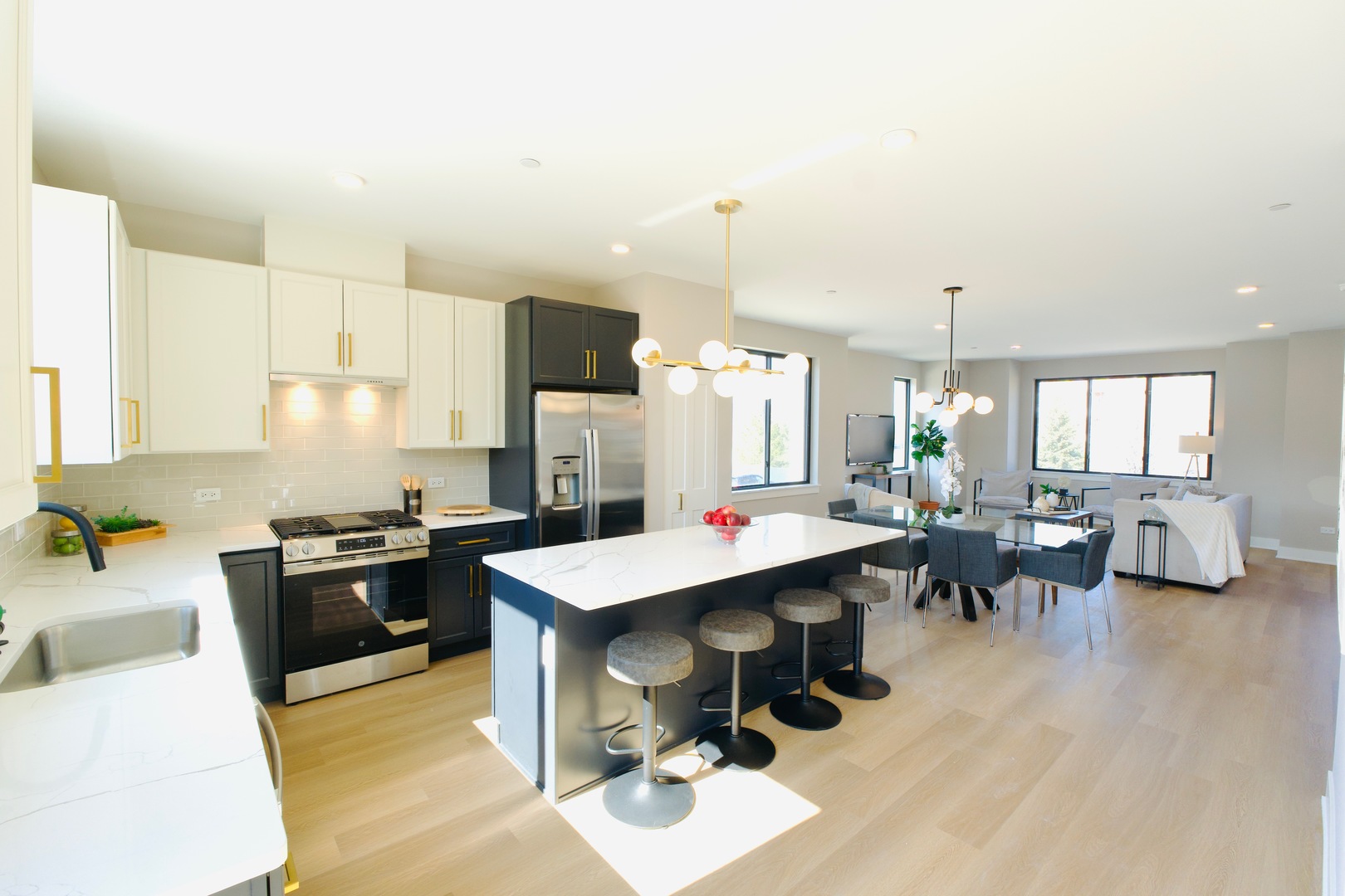 170 Pointe Drive #170, Northbrook, IL 60062
