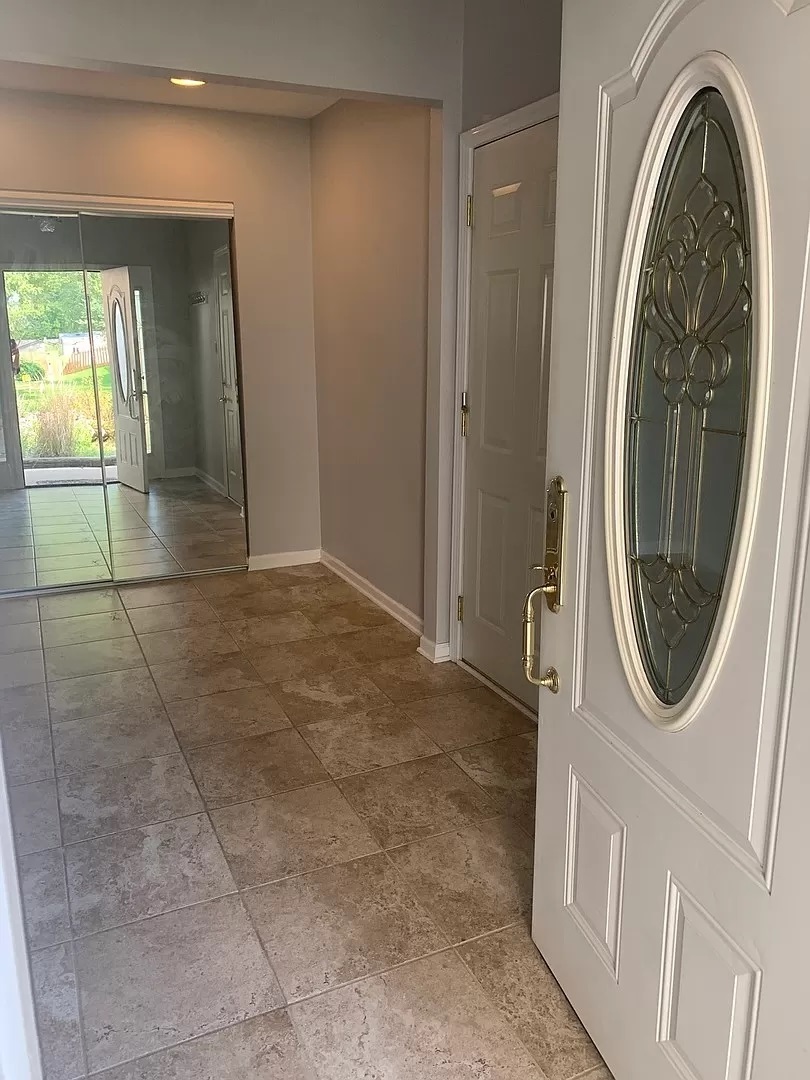 2305 Kingston Drive, Wheaton, IL 60189