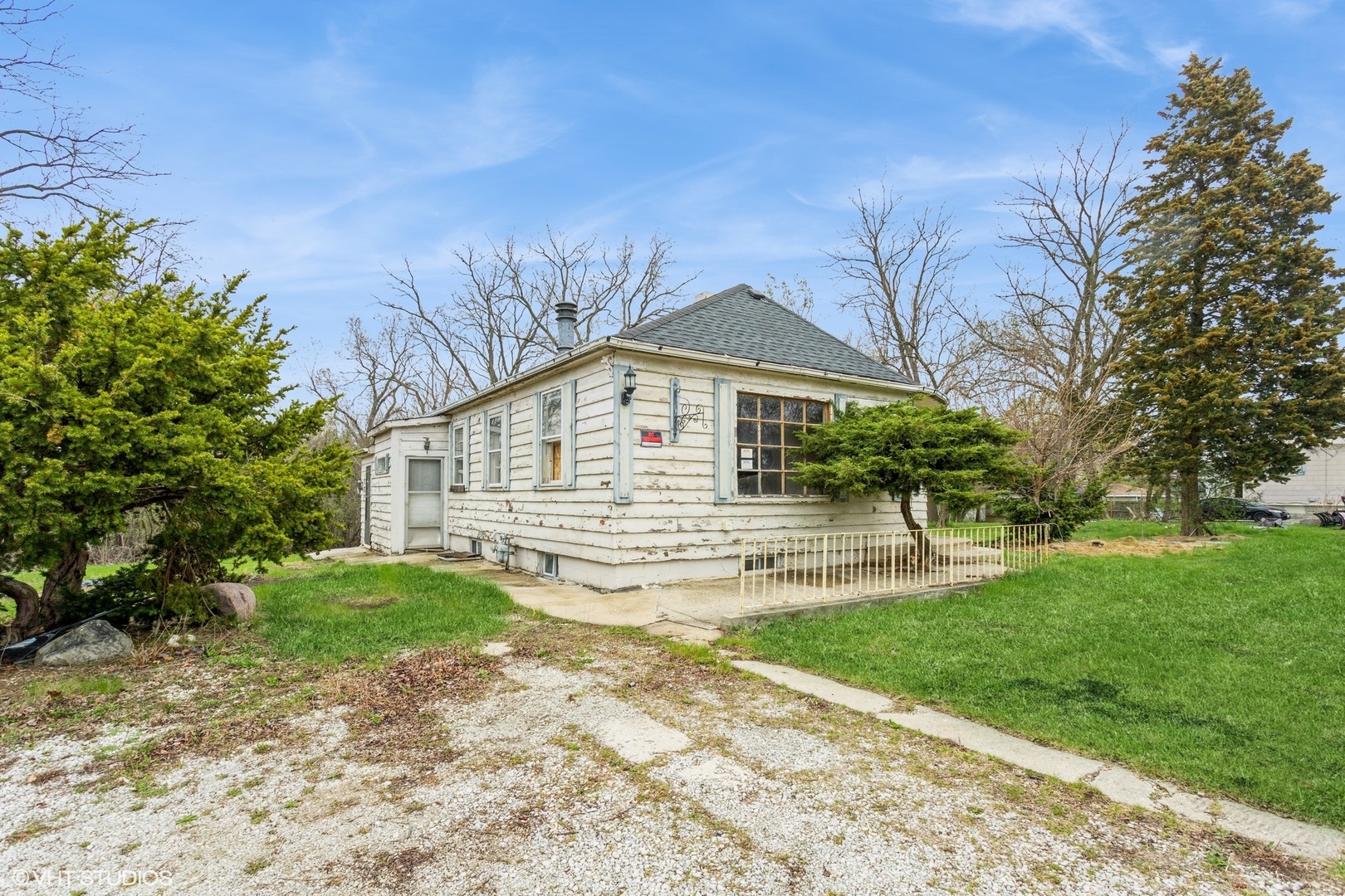 216 E 55th Street, Westmont, IL 60559