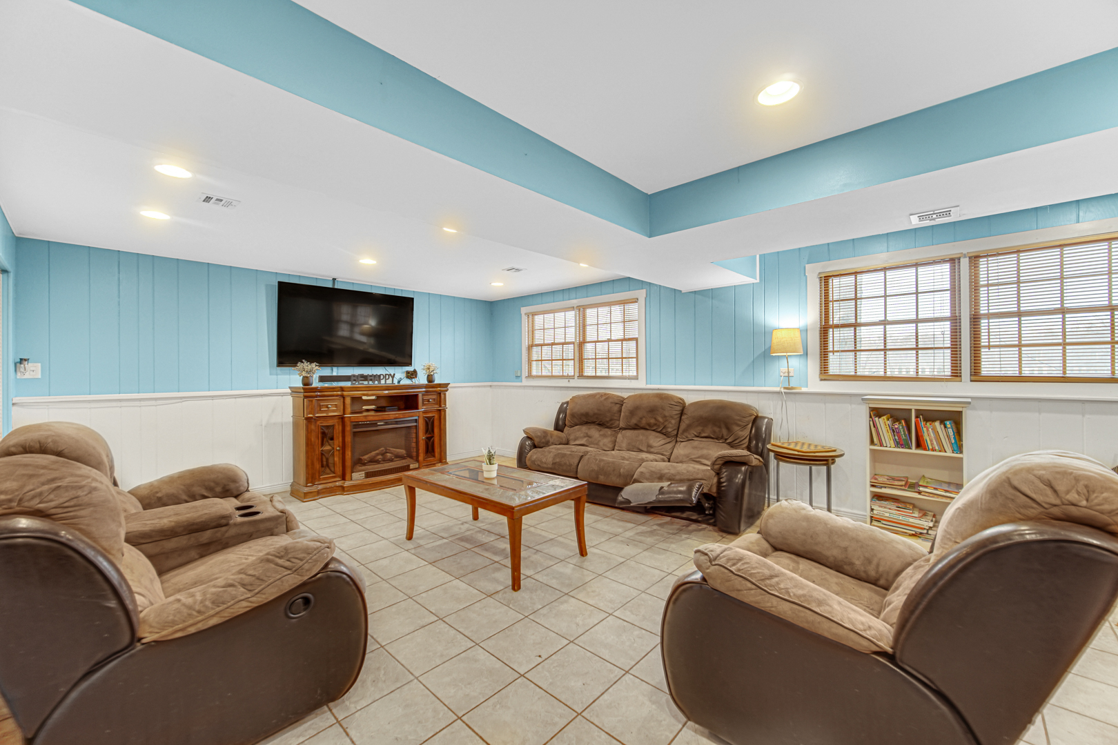 1006 Monroe Street, Wauconda, IL 60084