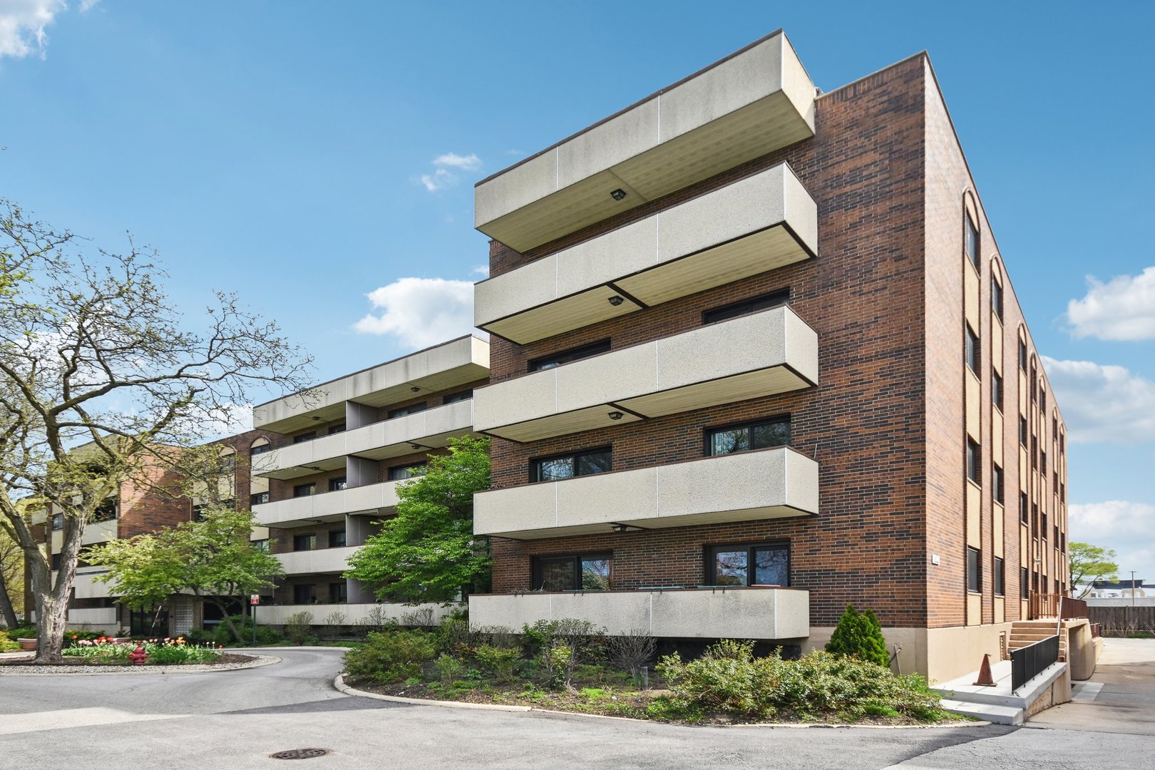 9244 Gross Point Road #402, Skokie, IL 60077