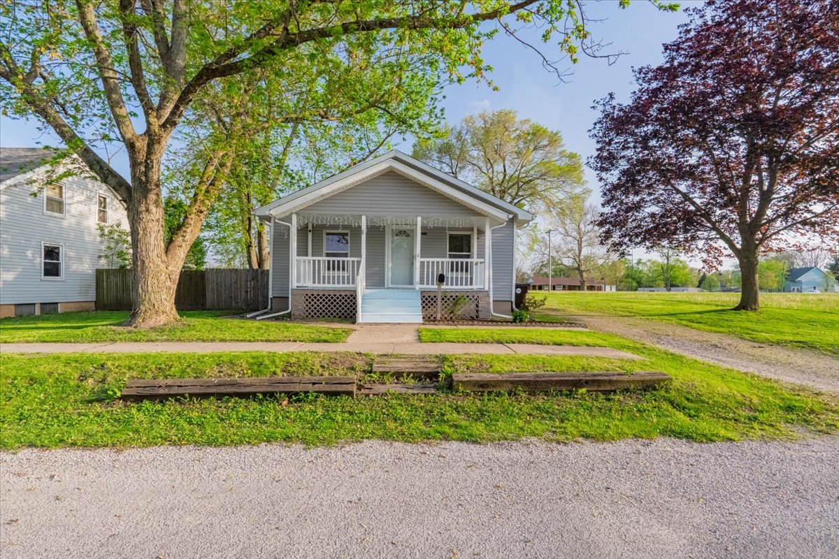 800 E Webster Street, Clinton, IL 61727