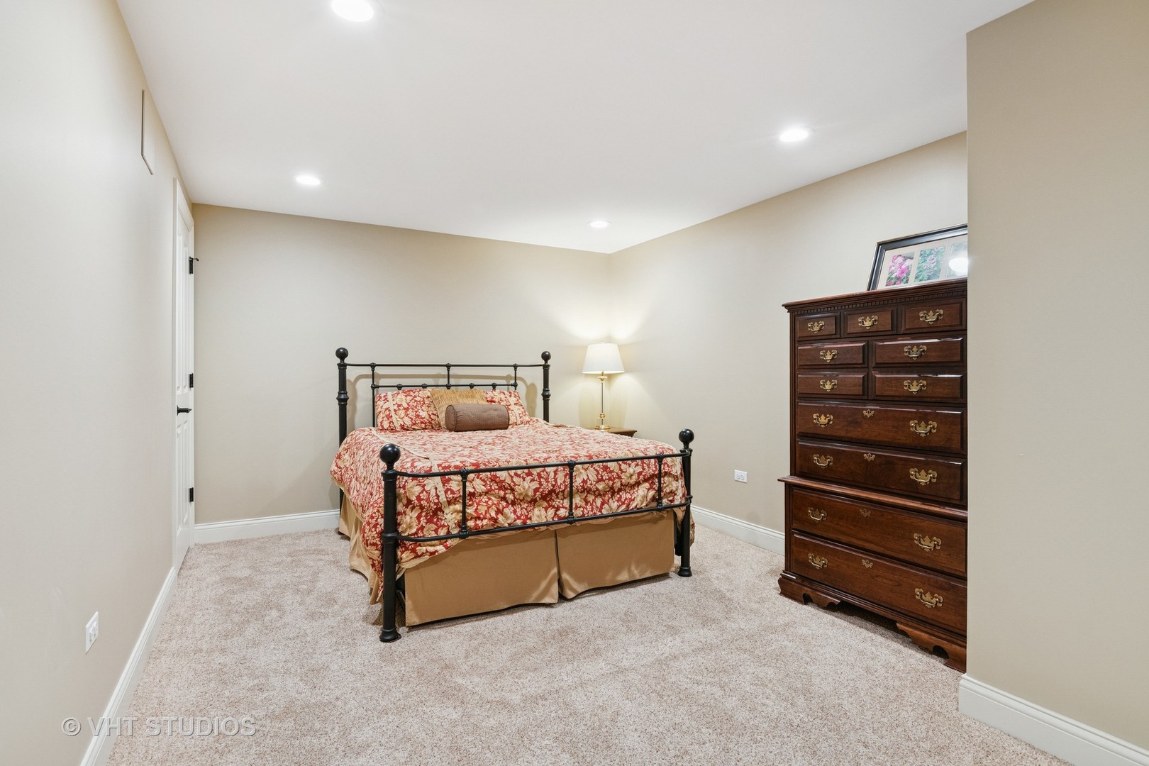 76 Landon Circle, Wheaton, IL 60189