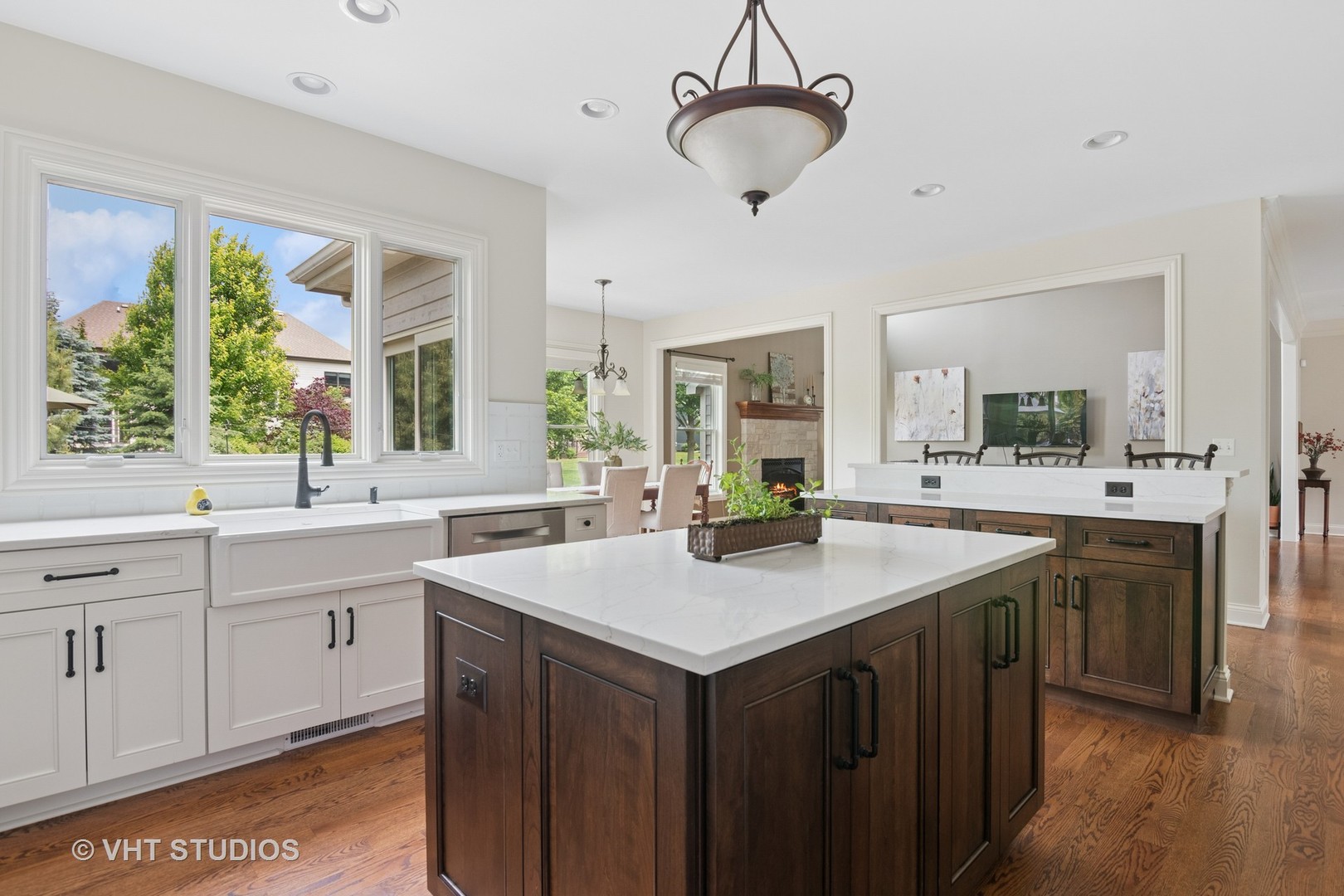 76 Landon Circle, Wheaton, IL 60189