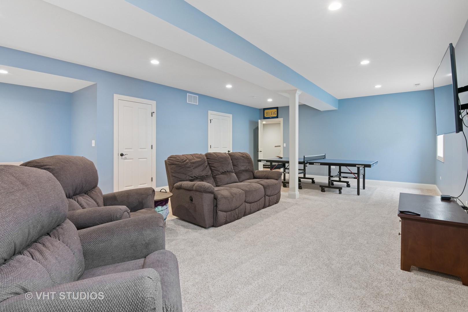 76 Landon Circle, Wheaton, IL 60189