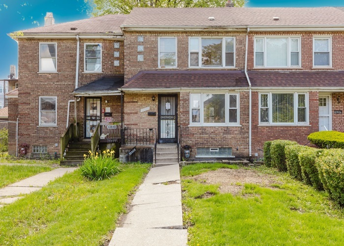 10908 S Eberhart Avenue, Chicago, IL 60628