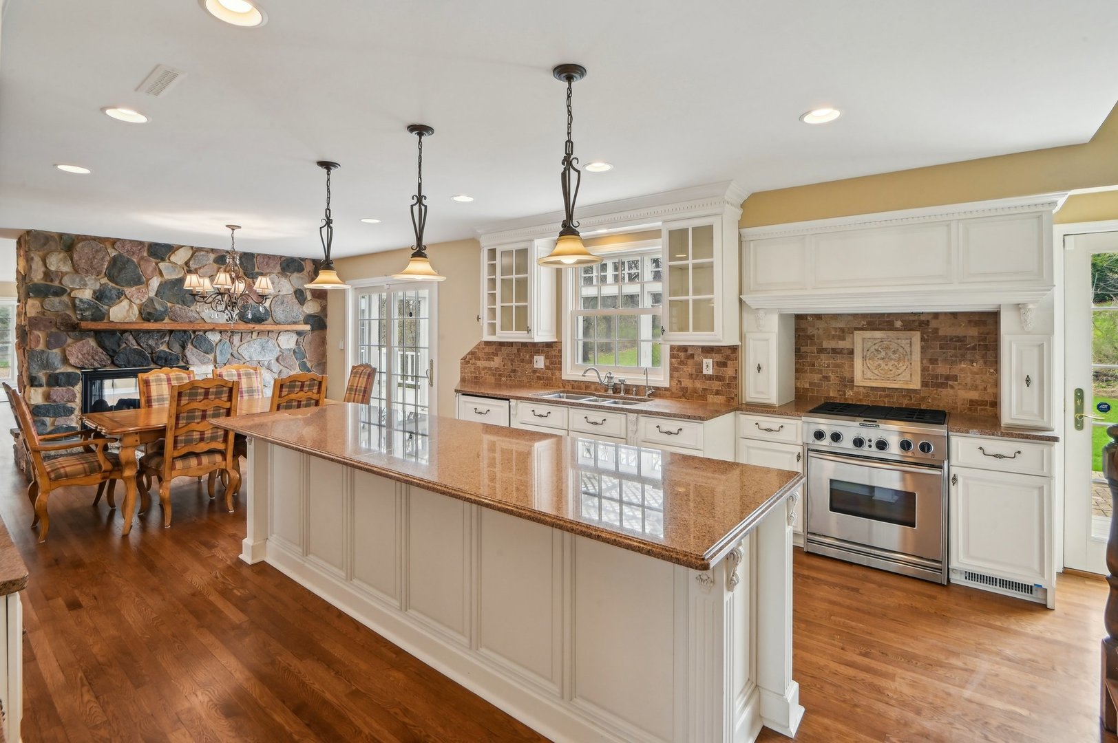 21956 N Hickory Hill Drive, Kildeer, IL 60047