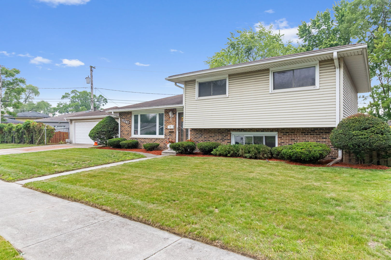 15240 Woodlawn Avenue, Dolton, IL 60419