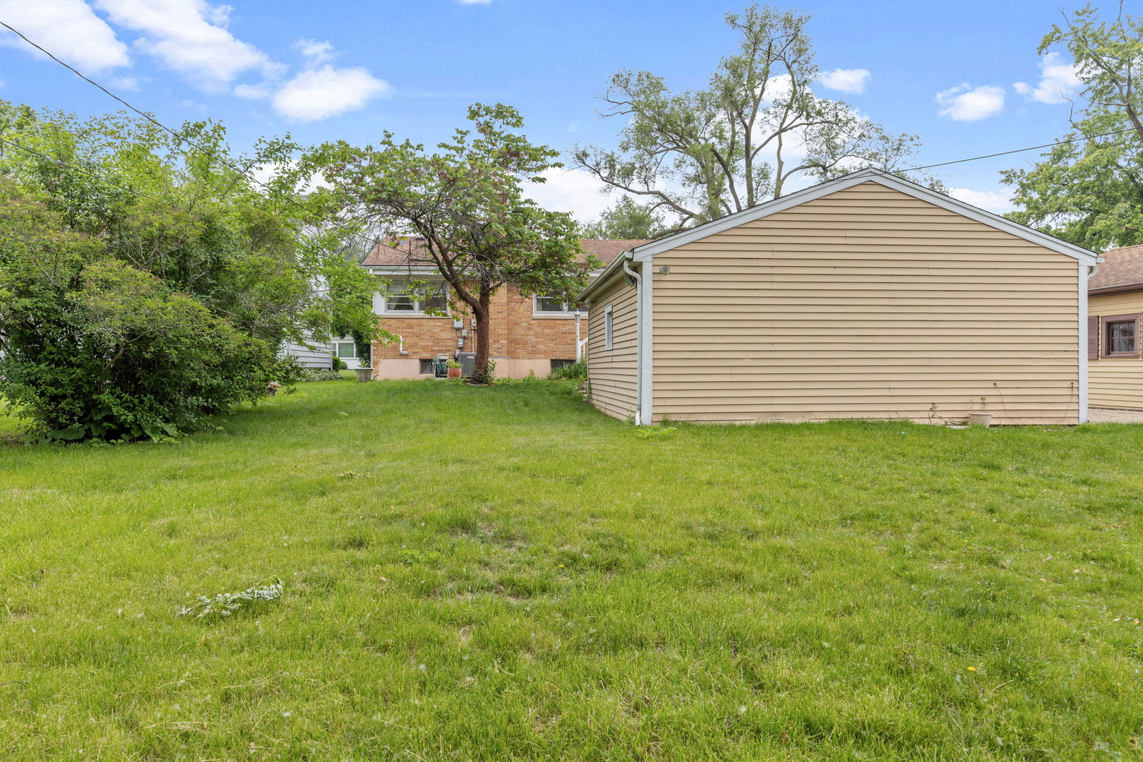 493 W Avery Street, Elmhurst, IL 60126
