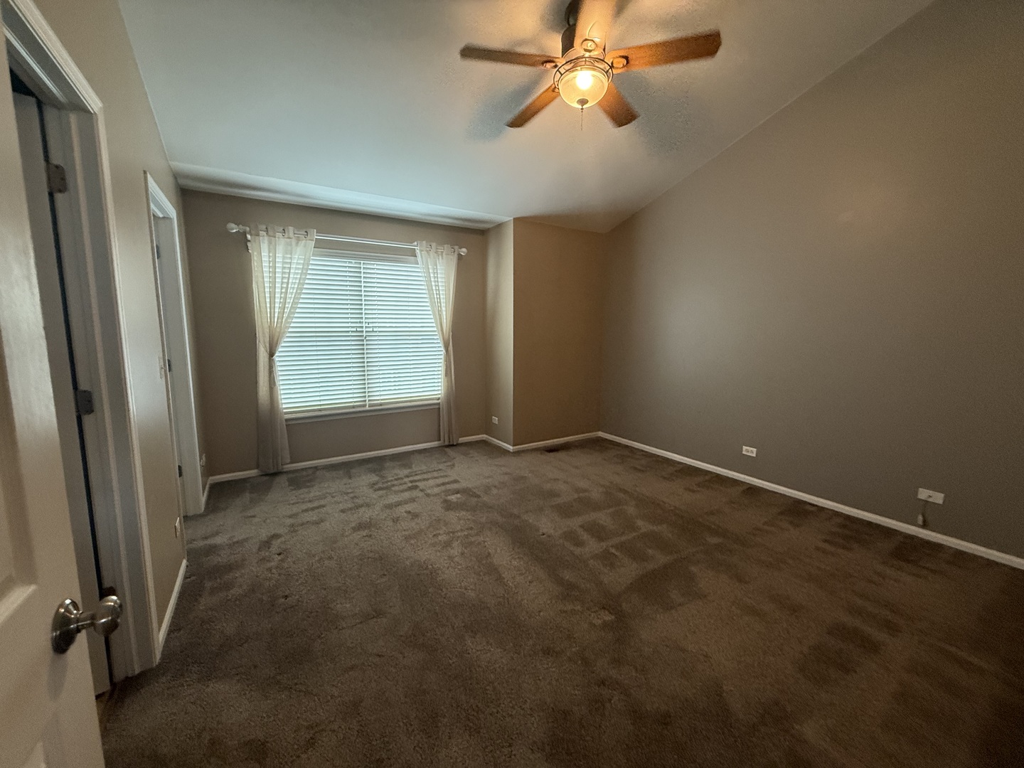 2340 Hudson Circle, Aurora, IL 60502