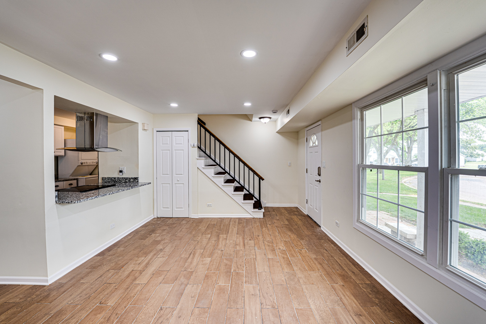 1351 N Glen Circle #A, Aurora, IL 60506