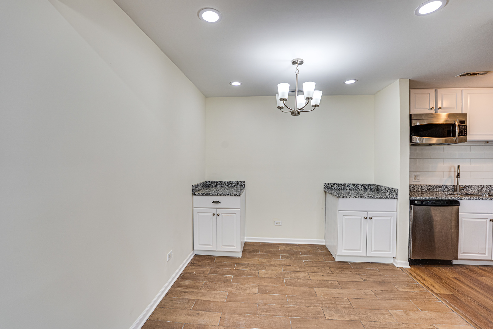 1351 N Glen Circle #A, Aurora, IL 60506