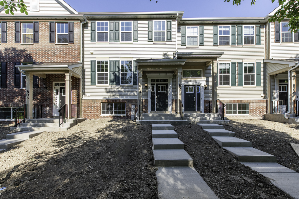 804 Neubauer Circle, Lindenhurst, IL 60046