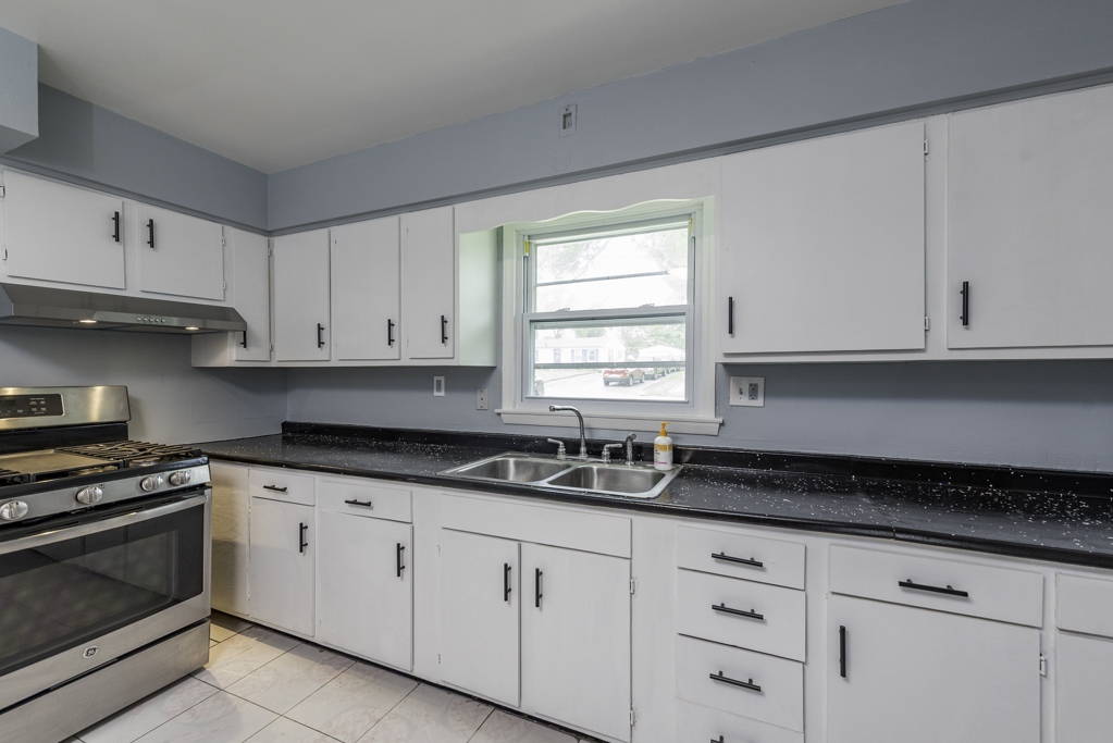 2631 W Greenwood Avenue, Waukegan, IL 60087