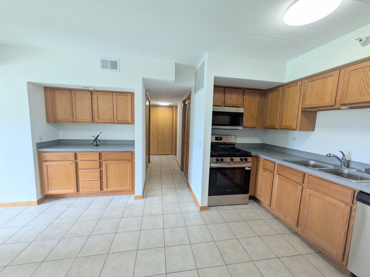 1041 Ashley Court #2D, Lockport, IL 60441