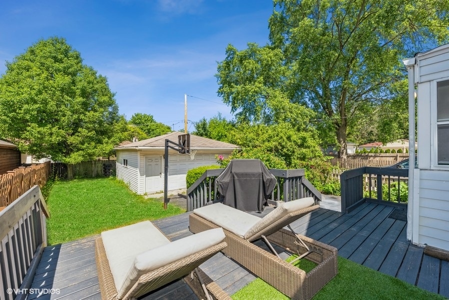 1112 Potter Road, Park Ridge, IL 60068