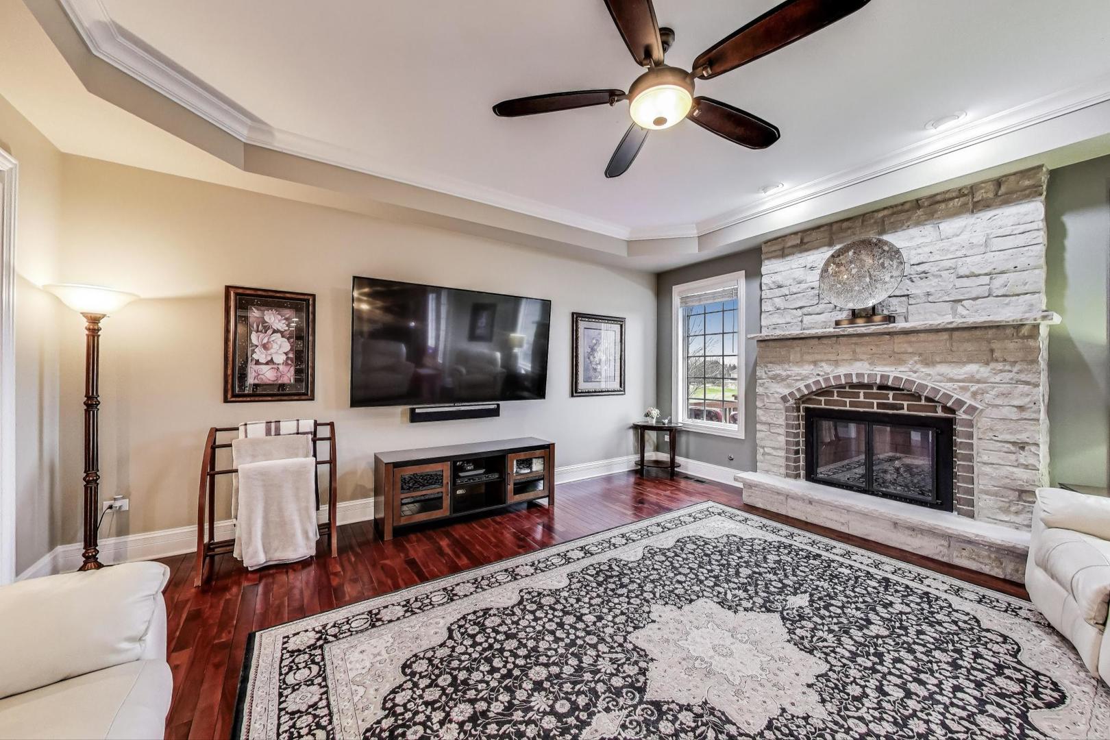 22814 Sara Springs Drive, Frankfort, IL 60423