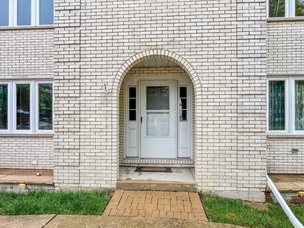 1220 N Honey Hill Road, Addison, IL 60101