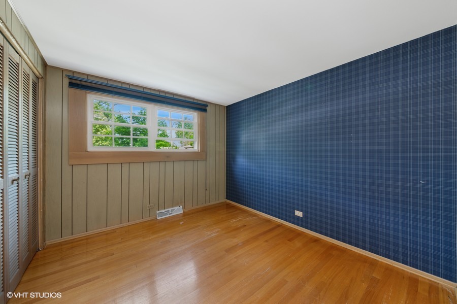 2301 N Williamsburg Street, Arlington Heights, IL 60004