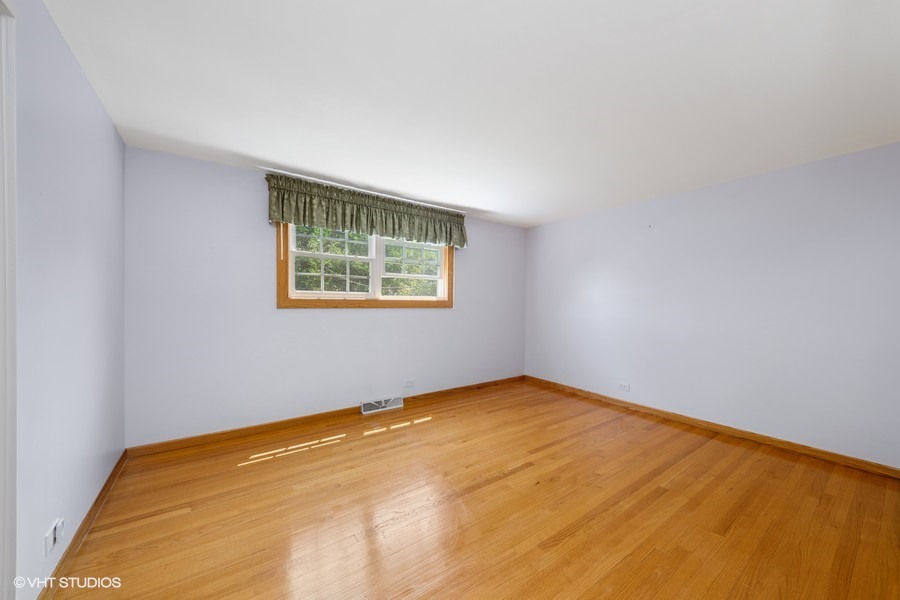 2301 N Williamsburg Street, Arlington Heights, IL 60004