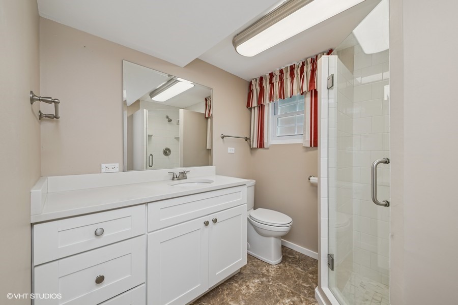 2301 N Williamsburg Street, Arlington Heights, IL 60004