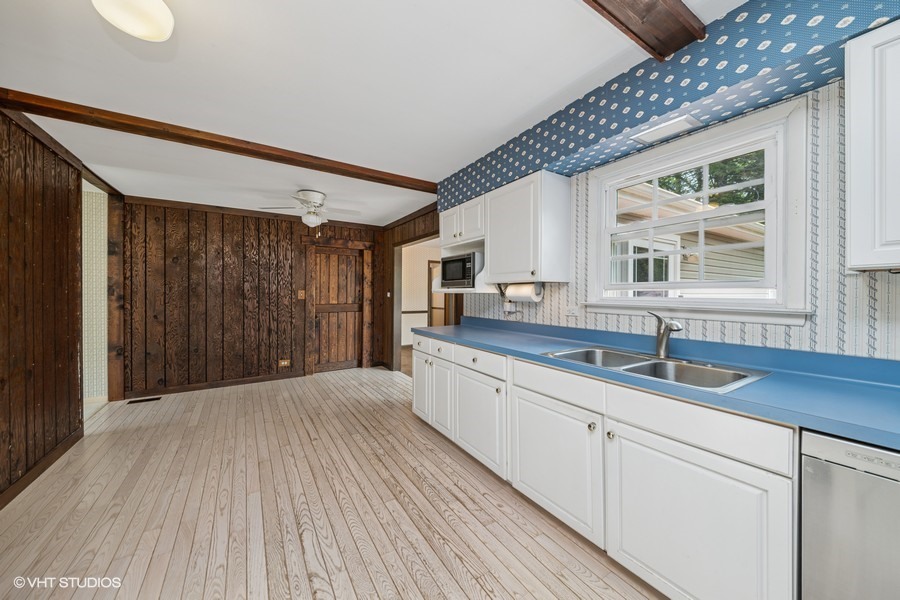 2301 N Williamsburg Street, Arlington Heights, IL 60004
