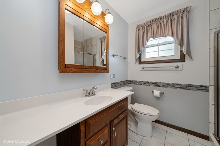 2301 N Williamsburg Street, Arlington Heights, IL 60004
