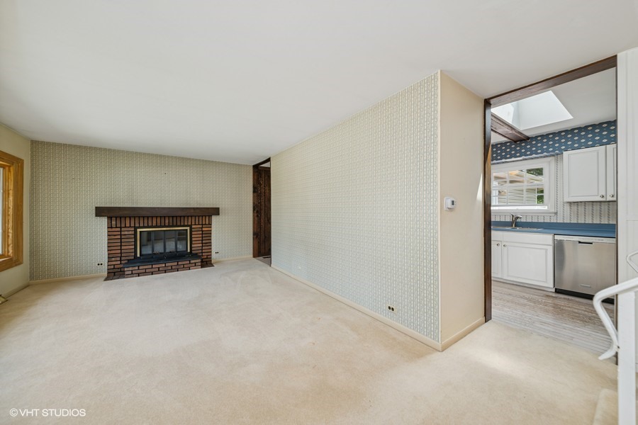 2301 N Williamsburg Street, Arlington Heights, IL 60004