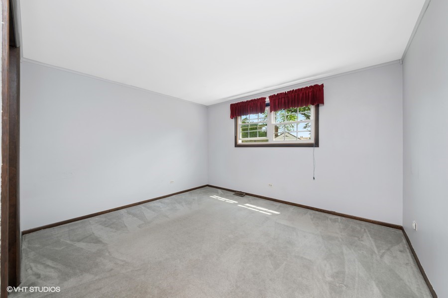 2301 N Williamsburg Street, Arlington Heights, IL 60004