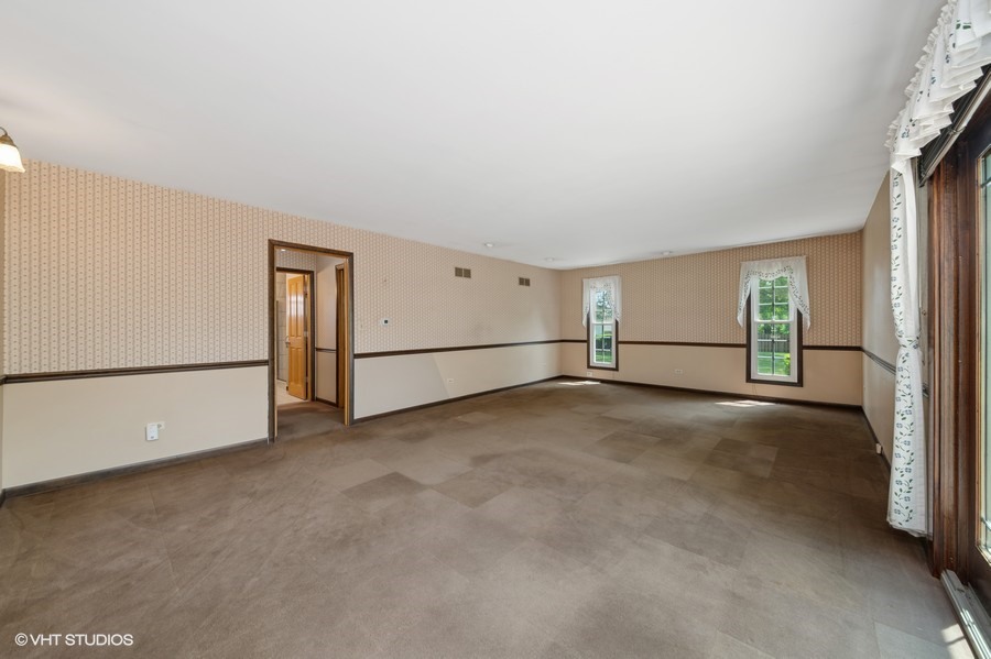 2301 N Williamsburg Street, Arlington Heights, IL 60004