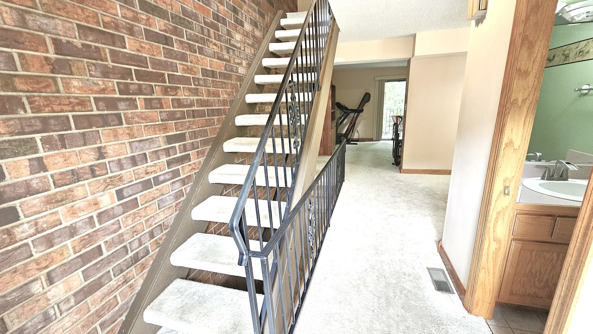 1461 W Midland Court, Joliet, IL 60436