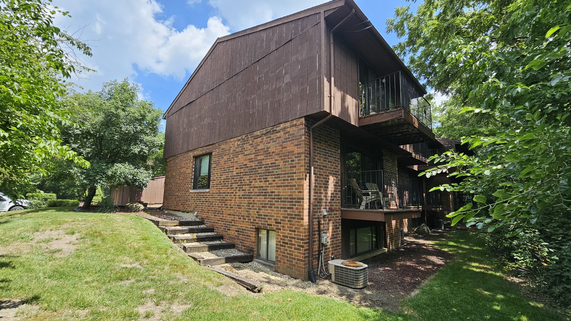 1461 W Midland Court, Joliet, IL 60436