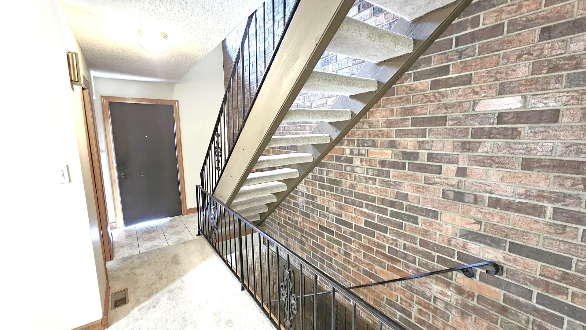 1461 W Midland Court, Joliet, IL 60436