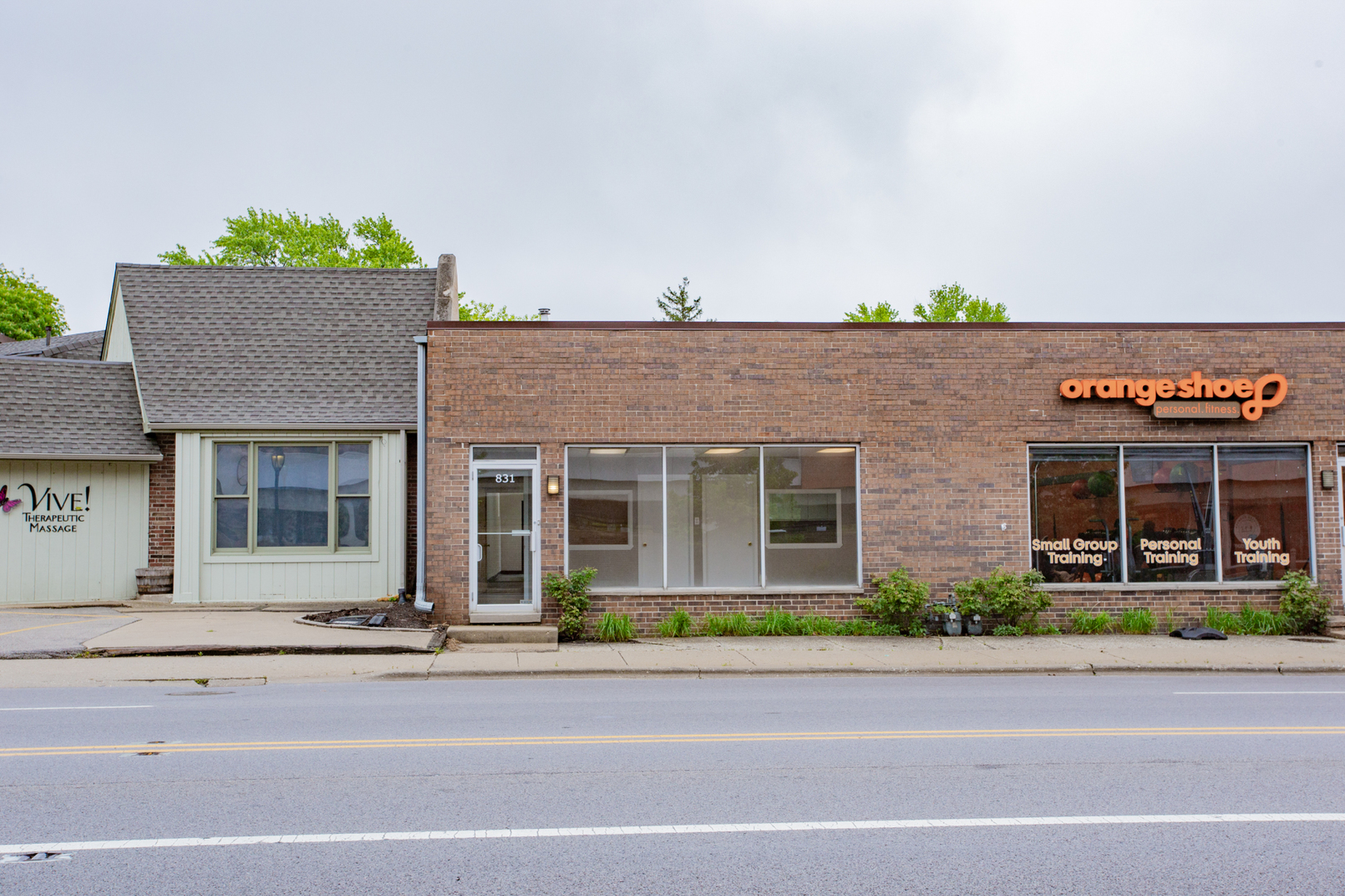 831 W Touhy Avenue, Park Ridge, IL 60068