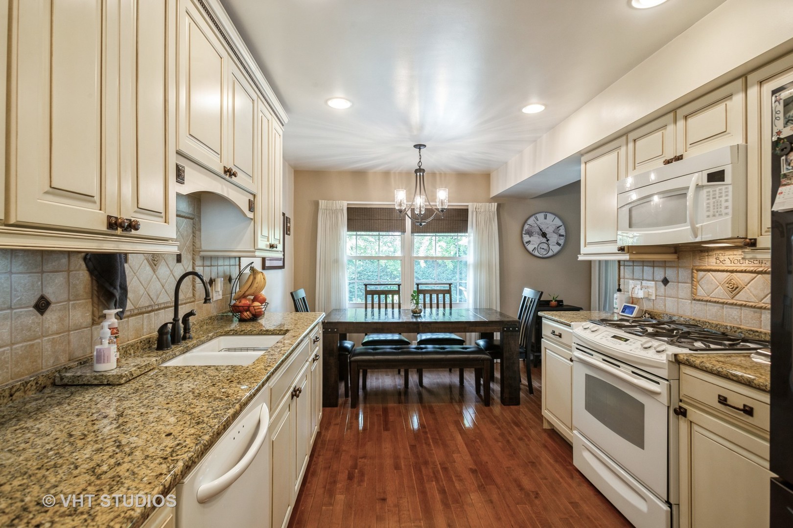 642 Burgundy Court #A, Elk Grove Village, IL 60007