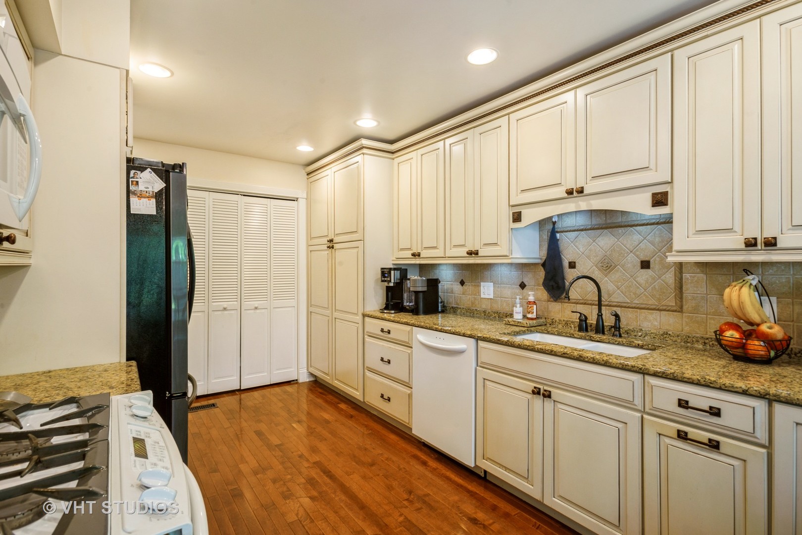 642 Burgundy Court #A, Elk Grove Village, IL 60007