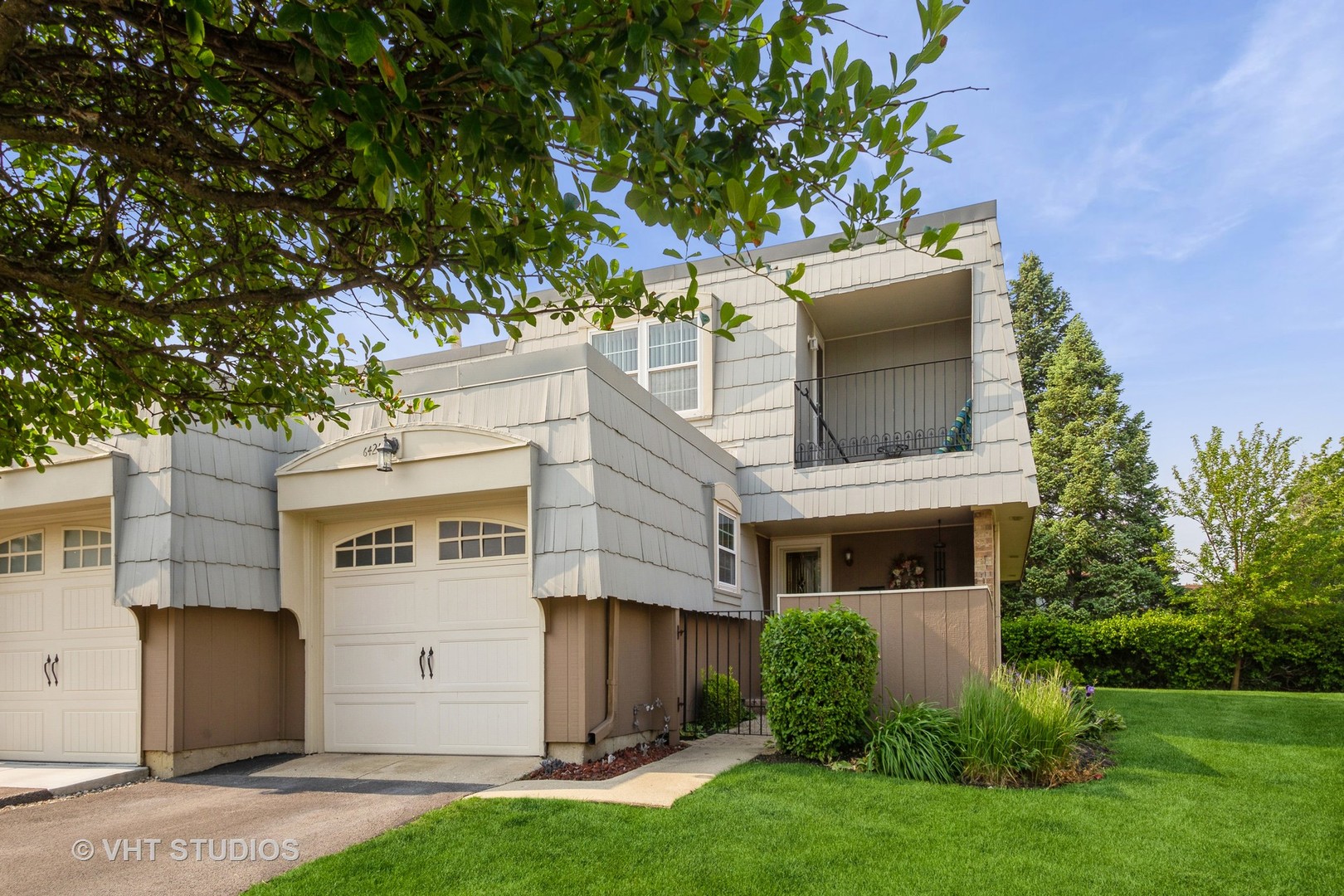 642 Burgundy Court #A, Elk Grove Village, IL 60007