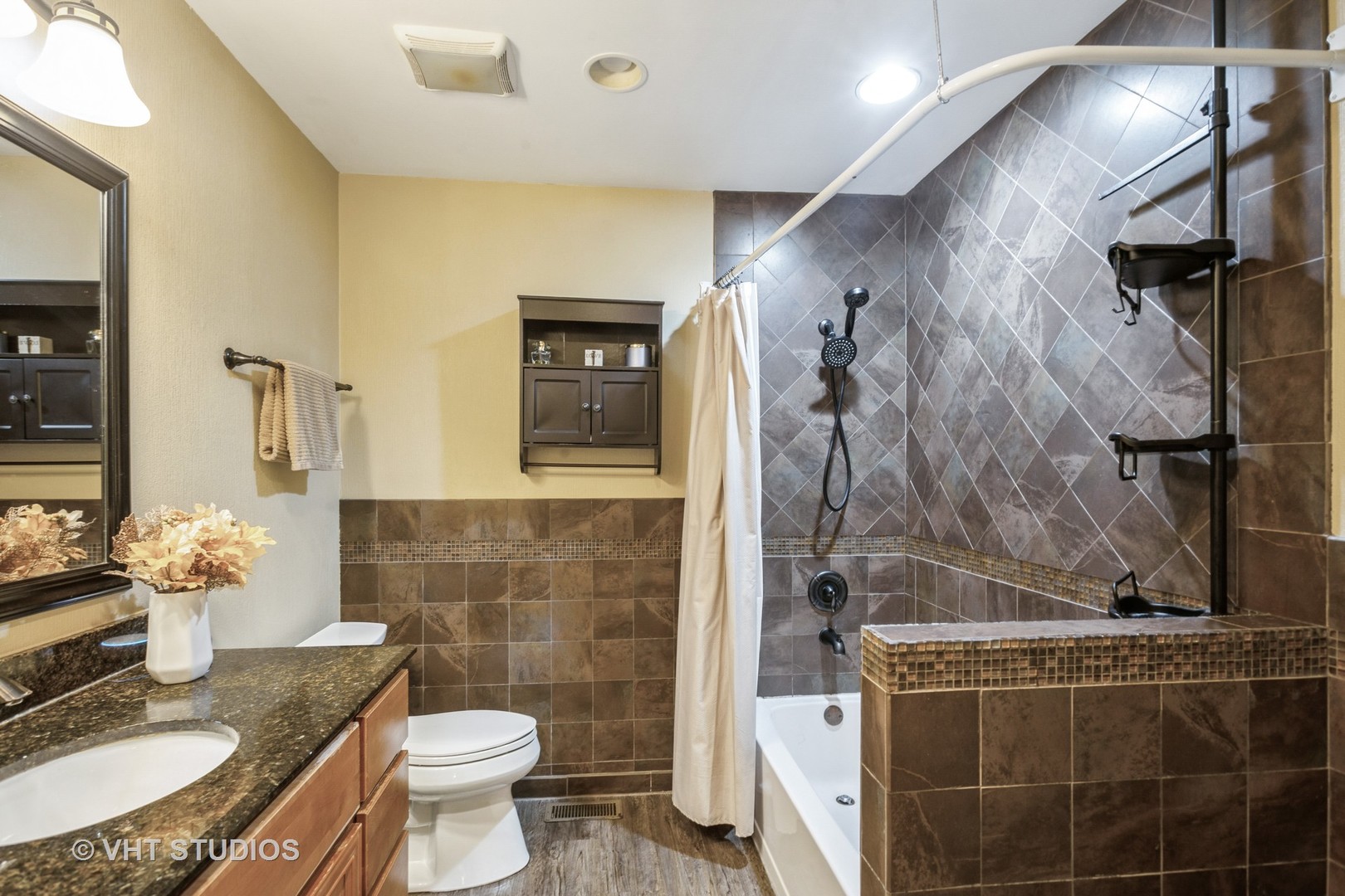 642 Burgundy Court #A, Elk Grove Village, IL 60007