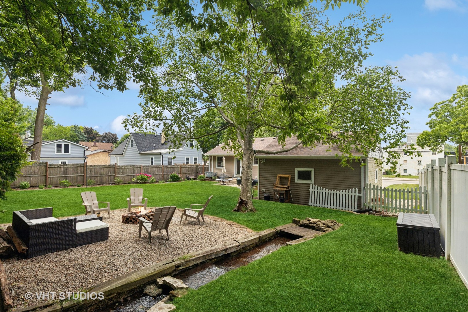 207 S Van Buren Street, East Dundee, IL 60118
