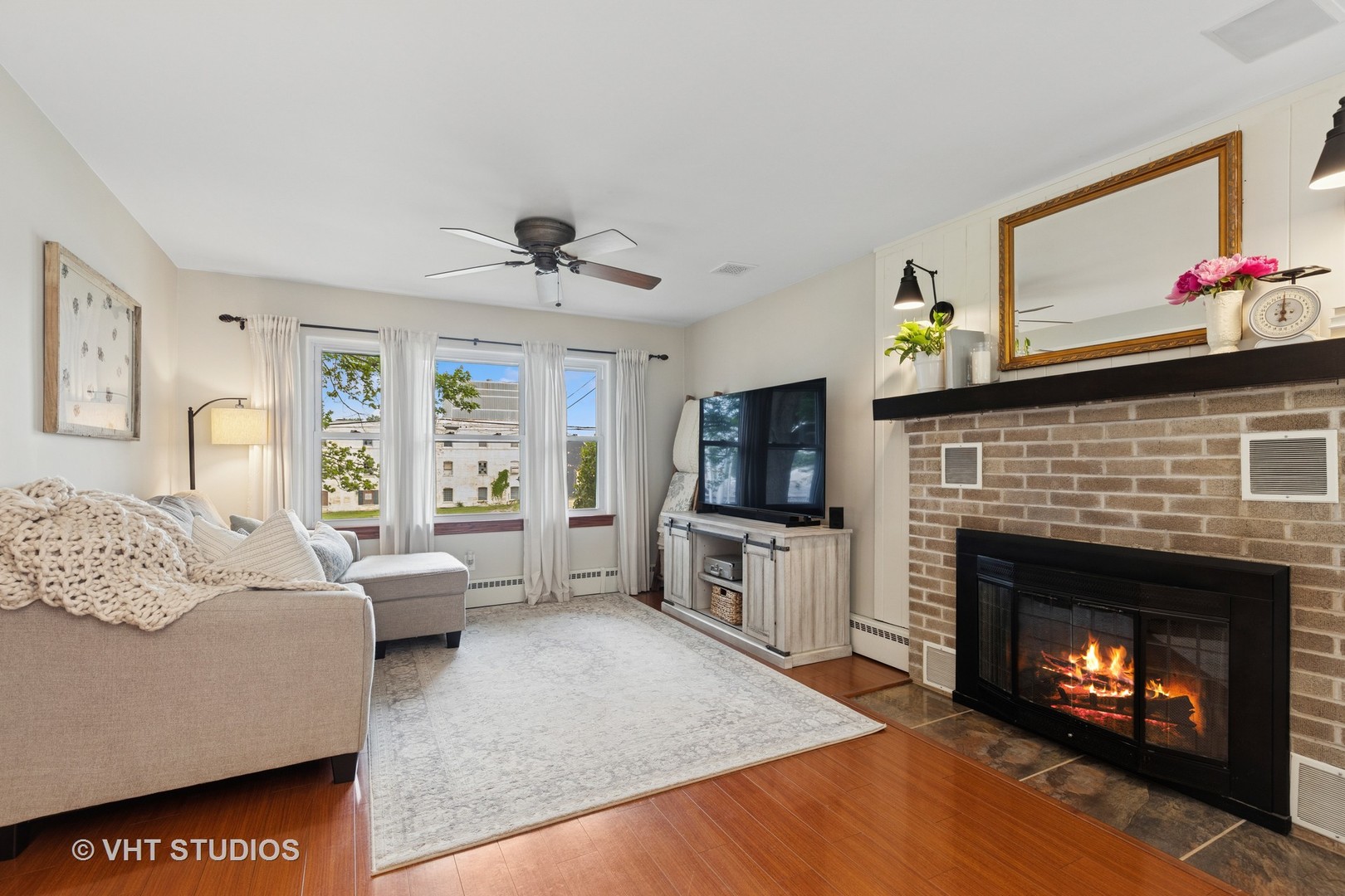 207 S Van Buren Street, East Dundee, IL 60118